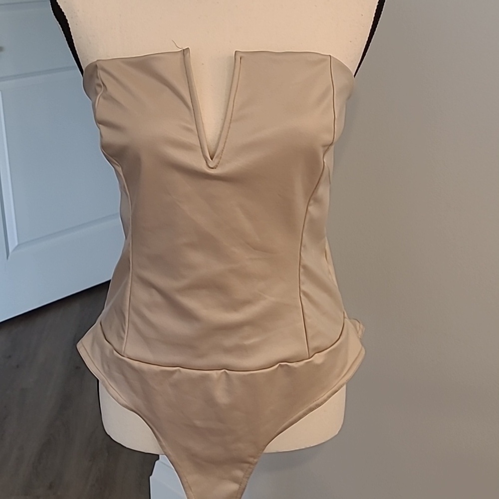 River Island Size US 12 Cream Sleeveless Bodysuit